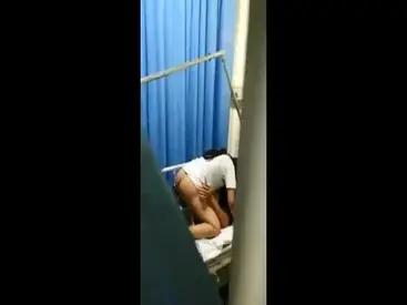Gadis Cantik Goyang Atas Kasur Bareng Pacar