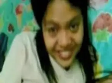 Gadis Cantik Pasrah Goyang Kasur Usai Baca